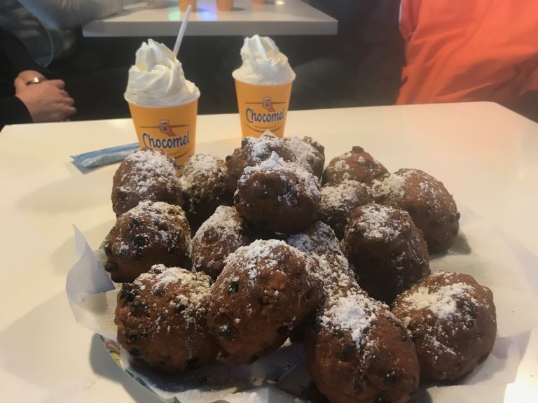 Oliebollen en nutricia chocomel