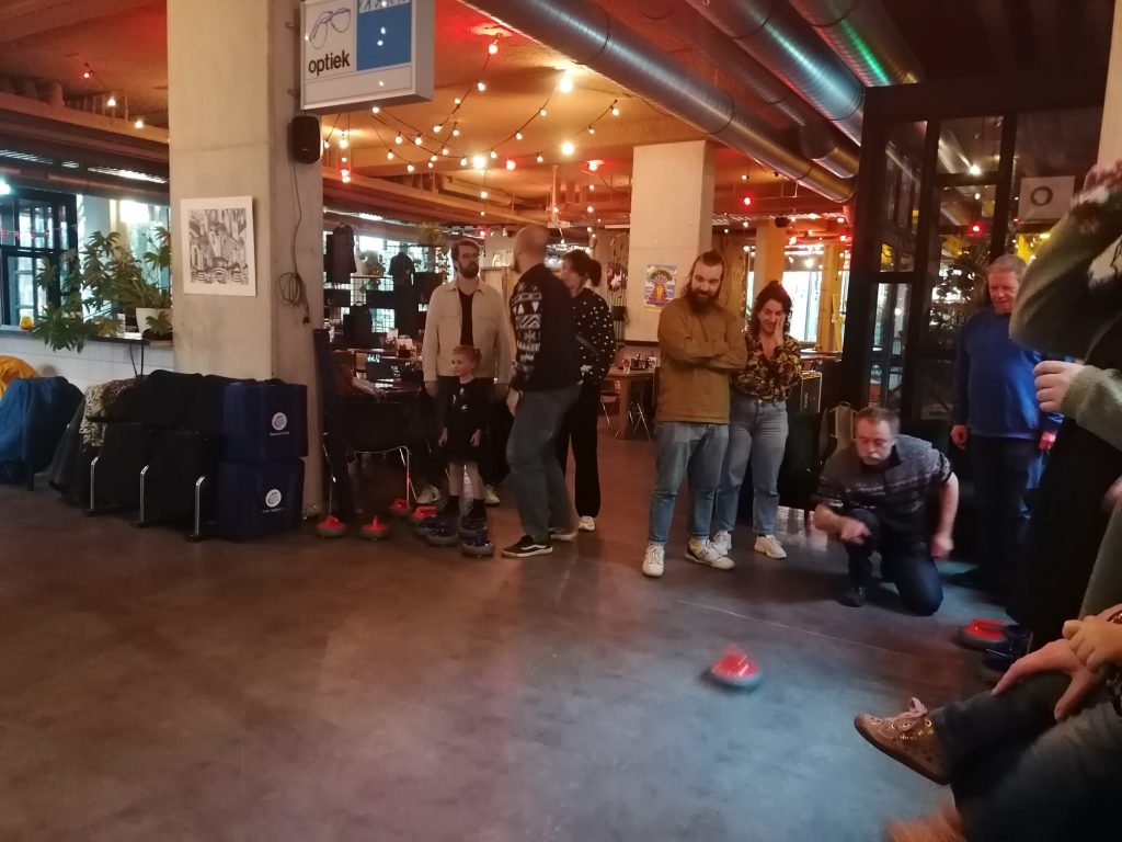 Floorcurling vloercurling café Oproer