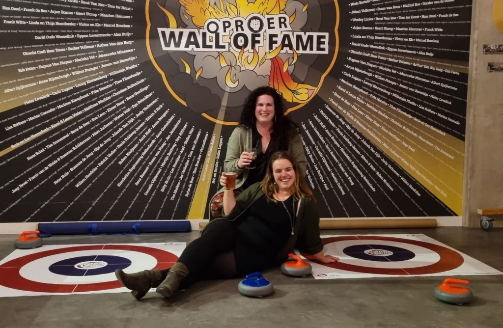 Winnaars floorcurling vloercurling biercafé Oproer